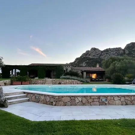 Villa Acula *
